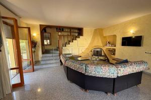 Casa indipendente di 210 m² con più di 5 locali e 