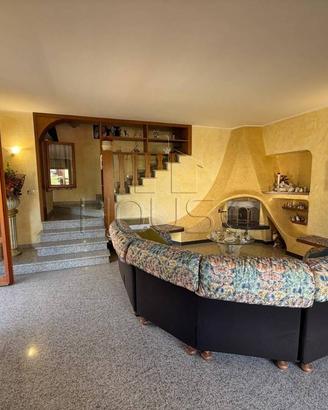 Casa indipendente di 210 m² con più di 5 locali e 