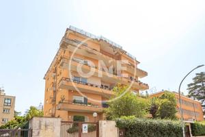 Attico / Mansarda di 180 m² con più di 5 locali e 