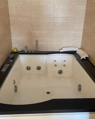 Vasca idromassaggio Jacuzzi