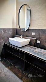 Mobile bagno pezzo unico stile industriale.