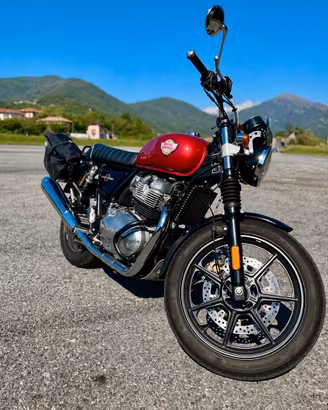 Royal Enfield Interceptor 650 - Pari al Nuovo