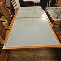 Tavolo in vetro e legno