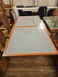 Tavolo in vetro e legno