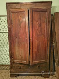 armadio antico in abete verniciato