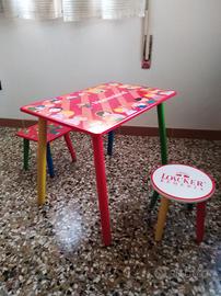 Vari oggetti per bambini