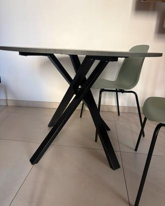 Tavolo + 4 sedie  da cucina