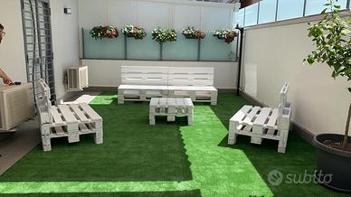 Salotto pallet giardino con cuscini su misura