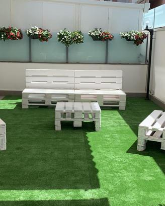 Salotto pallet giardino con cuscini su misura