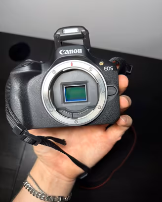 Canon Eos R100