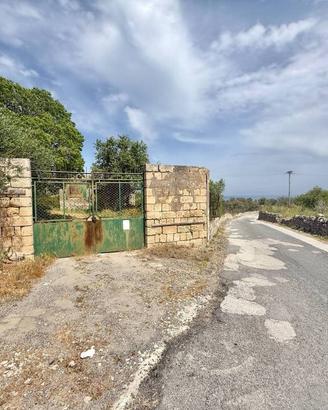 Terreno di 164975 m² a Augusta