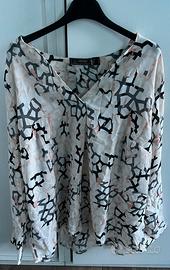 Camicia bianca con fantasia rosa e nera