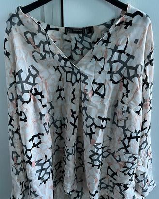 Camicia bianca con fantasia rosa e nera