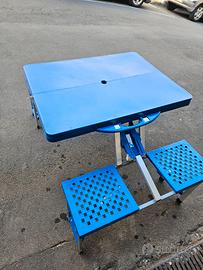 Tavolino ripiegabile a scomparsa con sedie