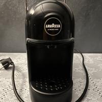 Macchinetta del caffe lavazza  47€ (con serbatoio)