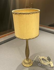 Lampada vintage da tavolo o scrivania
