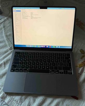 Apple MacBook AIR M2 13” 2024