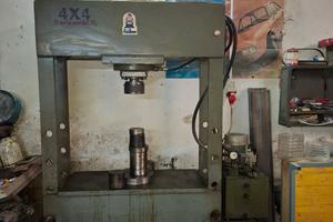 pressa idraulica 380volt