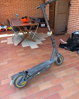 Monopattino Ninebot Max G2E 35Km/h