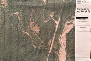 Casa da Ristrutturare con Ampio Terreno