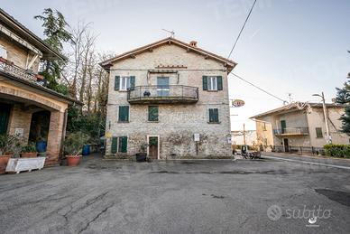 Ampio Stabile su tre livelli