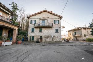 Ampio Stabile su tre livelli