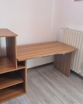 Scrivania in legno