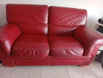 Divano in pelle rossa