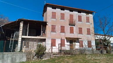 Casa indipendente con terreno edificabile