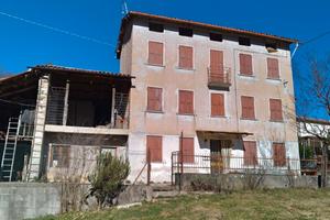 Casa indipendente con terreno edificabile