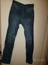 Jeans per moto con protezioni in kevlar