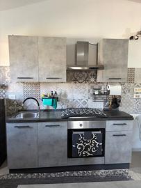 Cucina color cemento + tavolo e 4 sedie