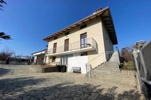 Villa di 246 m² con più di 5 locali e box auto dop