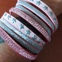 Bracciale rosa con stelle e brillantini