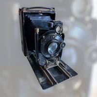 Macchina fotografica antica