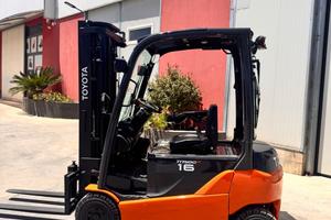 Carrello elevatore Toyota elettrico 16 qli