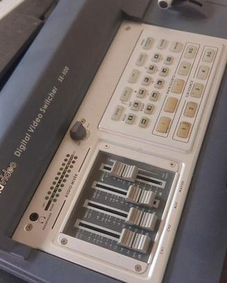Mixer Video Analogico Datavideo SE-500 (SD / S-Vid