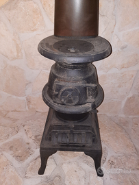 Stufa in ghisa antica