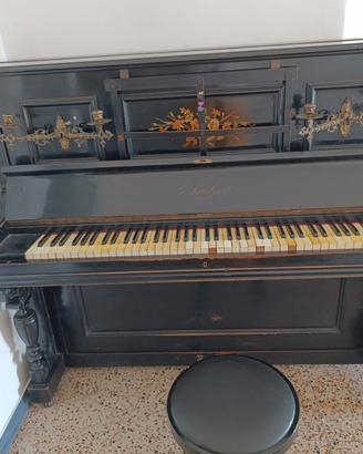 Antico pianoforte di fine Ottocento in buono stato