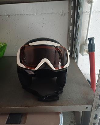 casco da sci con occhiali 