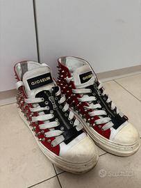 Sneakers alte rosso con borchie