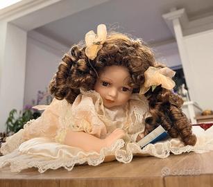 Bambola in porcellana Doll
