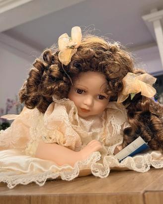 Bambola in porcellana Doll