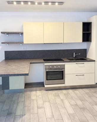 Cucina ARREDO3 completa 345cm, penisola in vetro