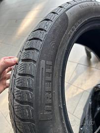 4 pneumatici Pirelli invernali 215/55 R18