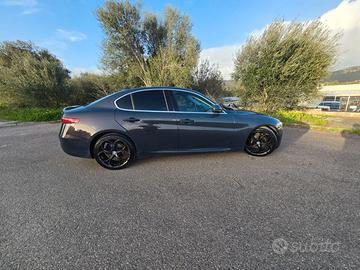Alfa Romeo Giulia 2.2 150cv grigio lipari