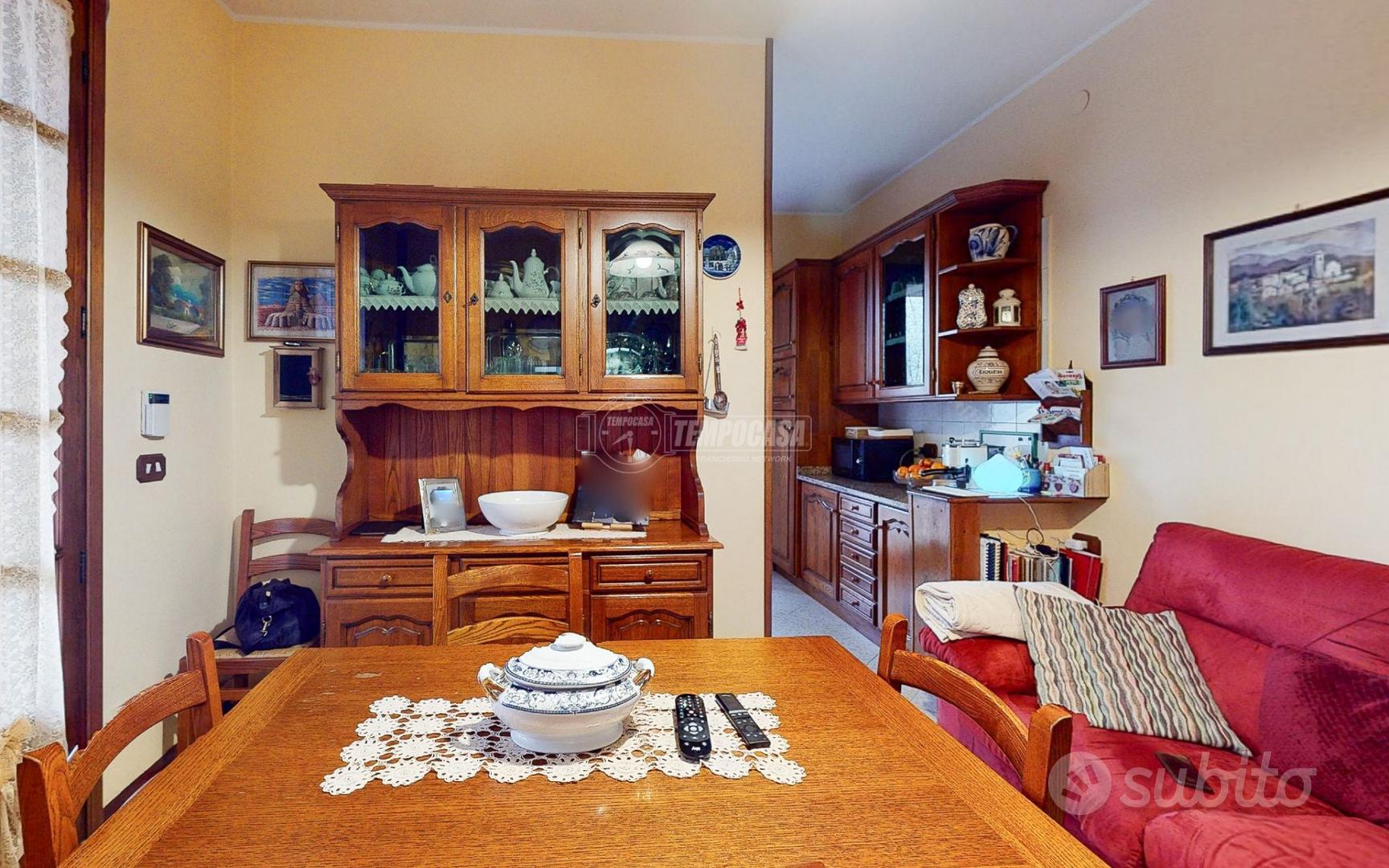 SPLENDIDA VILLA LIBERA SU 4 LATI CON AMPIO GIARDIN - View 3