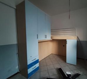Armadio da cameretta con letto a castello