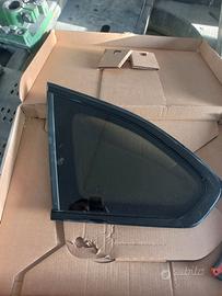 Vetro posteriore sinistro fermo BMW X1