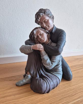 Scultura in resina ceramica.